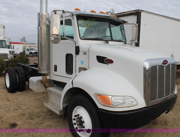 image for item H1639 2008 Peterbilt 335 truck cab and chassis
