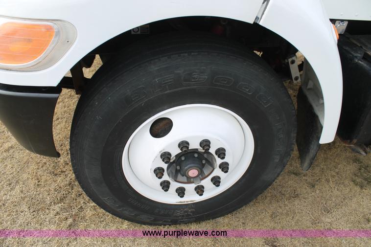 image for item H1639 2008 Peterbilt 335 truck cab and chassis