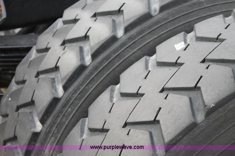 image for item H1639 2008 Peterbilt 335 truck cab and chassis