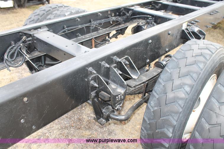 image for item H1639 2008 Peterbilt 335 truck cab and chassis