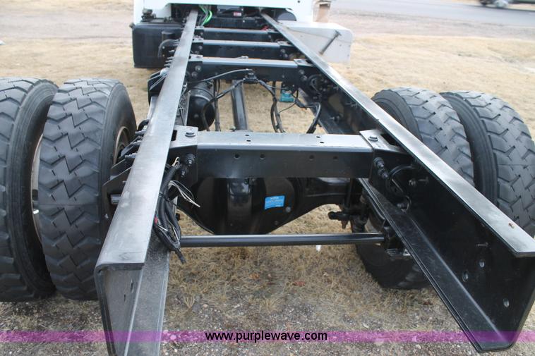 image for item H1639 2008 Peterbilt 335 truck cab and chassis