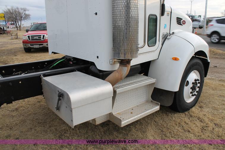 image for item H1639 2008 Peterbilt 335 truck cab and chassis