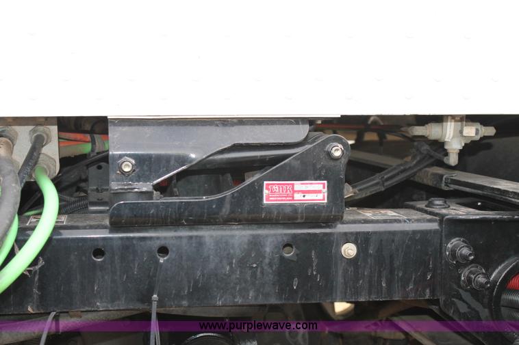 image for item H1639 2008 Peterbilt 335 truck cab and chassis