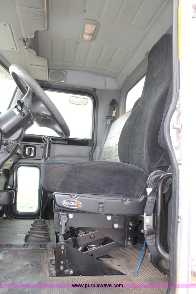 image for item H1639 2008 Peterbilt 335 truck cab and chassis