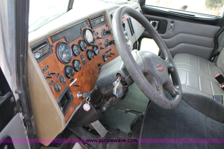 image for item H1639 2008 Peterbilt 335 truck cab and chassis