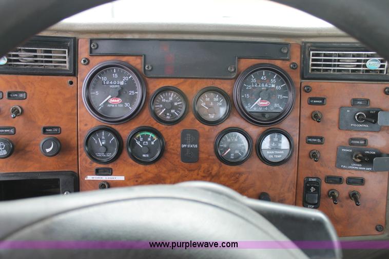 image for item H1639 2008 Peterbilt 335 truck cab and chassis