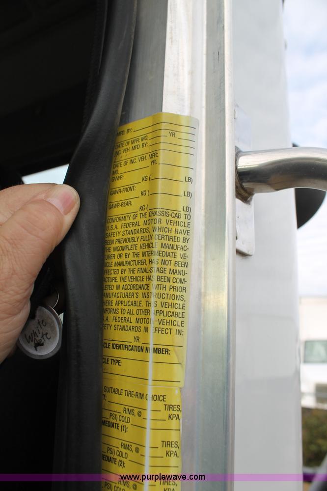 image for item H1639 2008 Peterbilt 335 truck cab and chassis