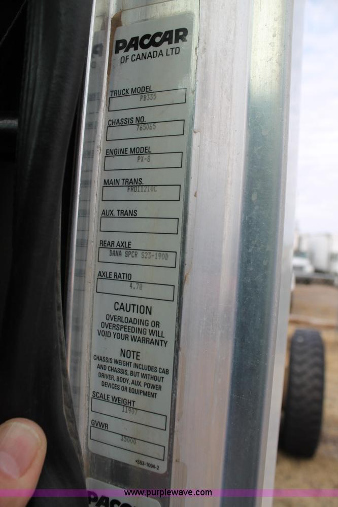 image for item H1639 2008 Peterbilt 335 truck cab and chassis