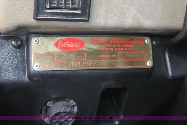 image for item H1639 2008 Peterbilt 335 truck cab and chassis