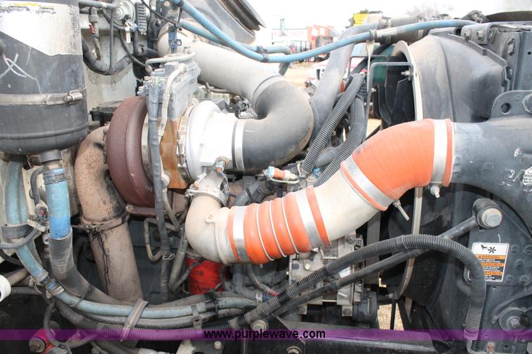 image for item H1639 2008 Peterbilt 335 truck cab and chassis