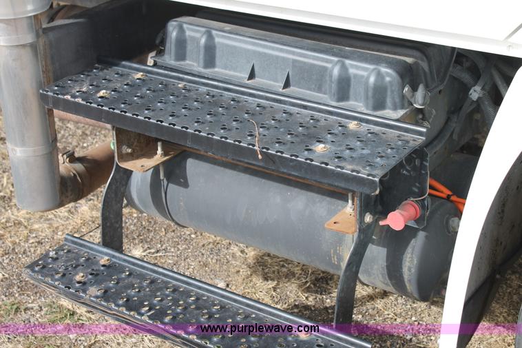 image for item H1653 2010 International DuraStar 4300 box truck