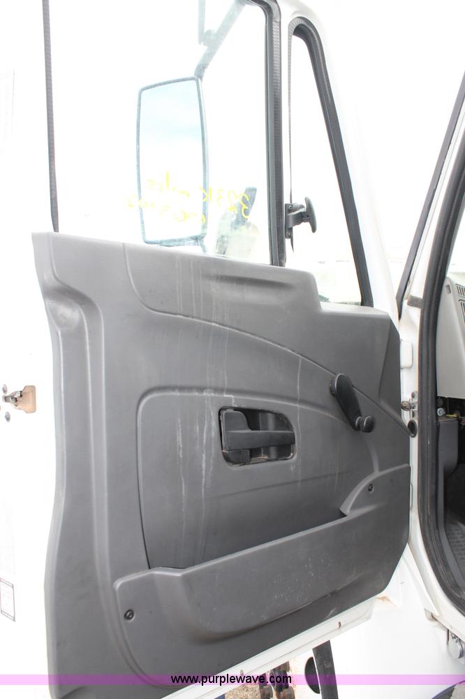 image for item H1653 2010 International DuraStar 4300 box truck