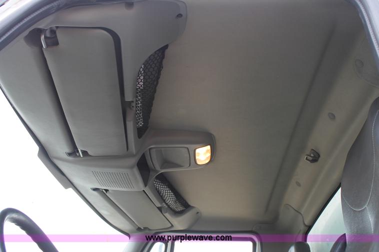 image for item H1653 2010 International DuraStar 4300 box truck