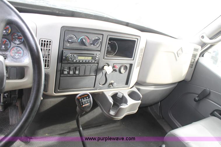 image for item H1653 2010 International DuraStar 4300 box truck