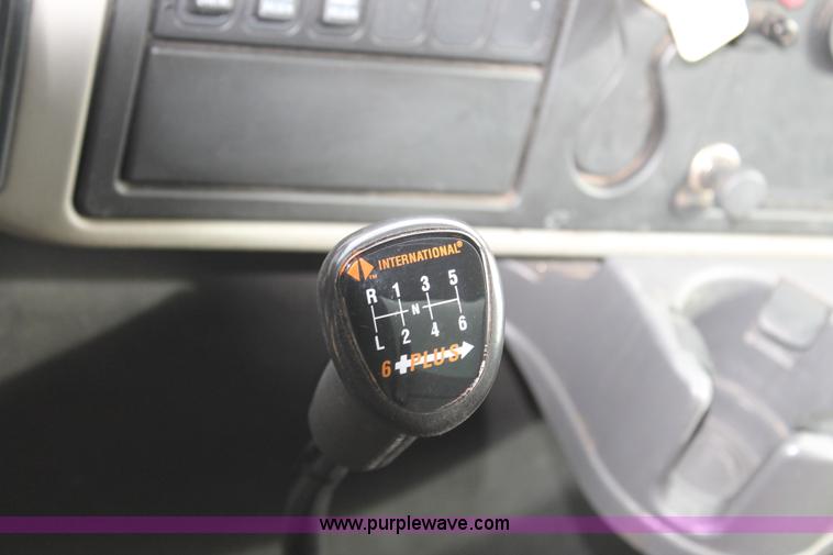 image for item H1653 2010 International DuraStar 4300 box truck