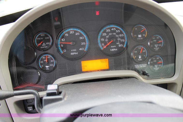 image for item H1653 2010 International DuraStar 4300 box truck