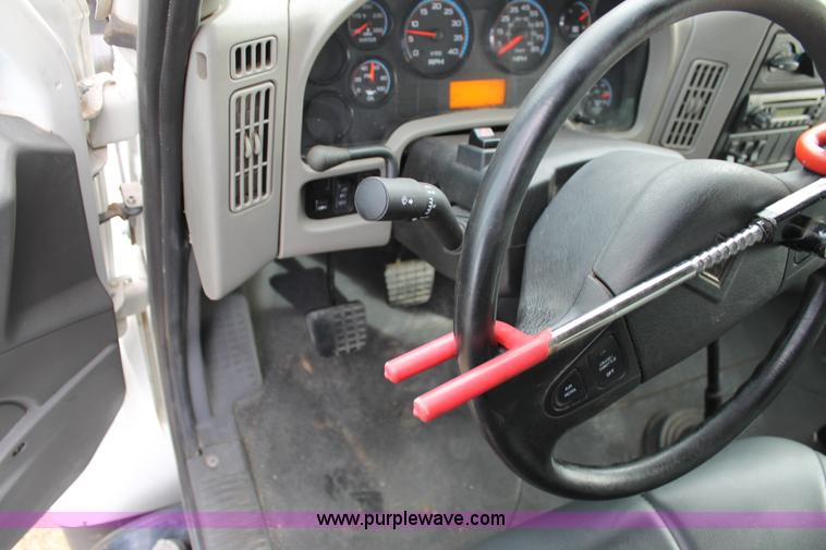 image for item H1653 2010 International DuraStar 4300 box truck