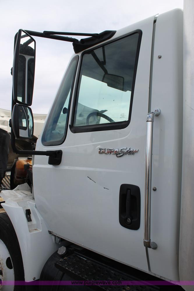 image for item H1653 2010 International DuraStar 4300 box truck