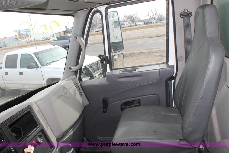 image for item H1653 2010 International DuraStar 4300 box truck