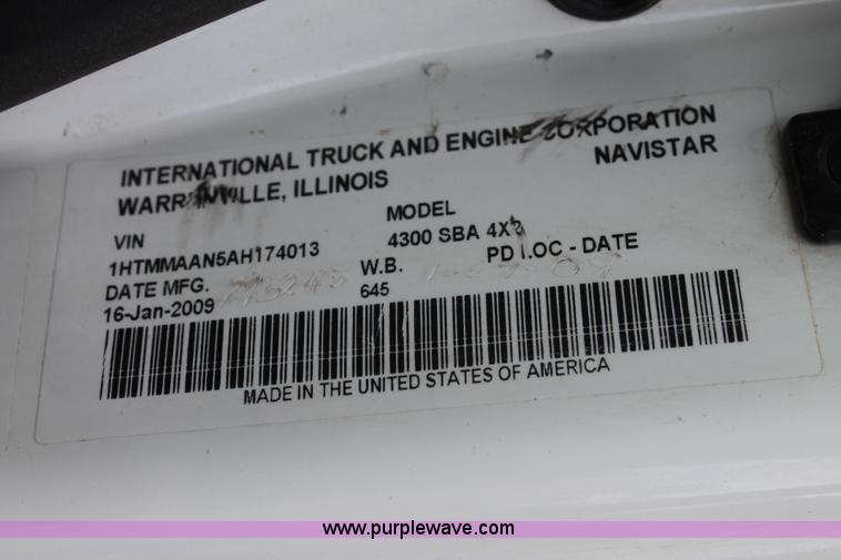 image for item H1653 2010 International DuraStar 4300 box truck