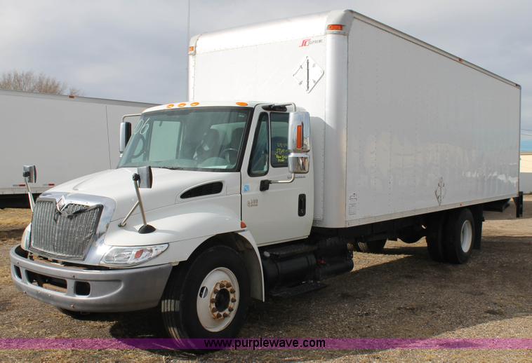 image for item H1654 2006 International DuraStar 4300 box truck