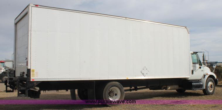image for item H1654 2006 International DuraStar 4300 box truck