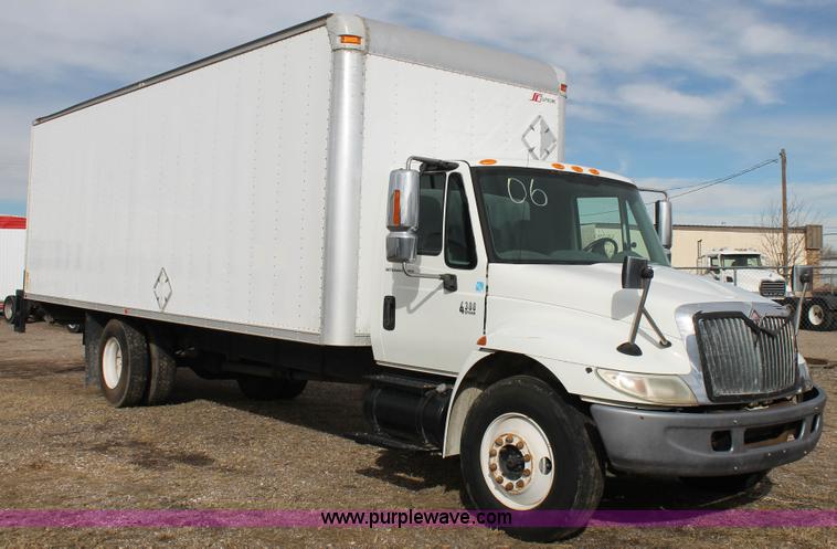 image for item H1654 2006 International DuraStar 4300 box truck