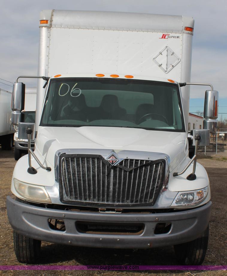 image for item H1654 2006 International DuraStar 4300 box truck