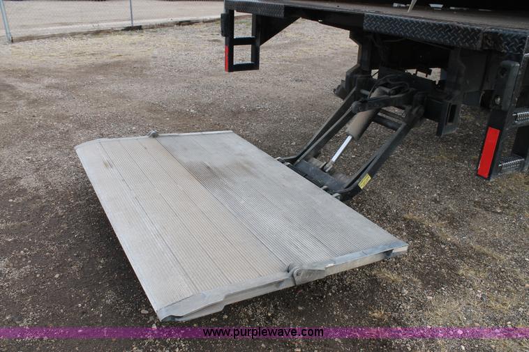 image for item H1654 2006 International DuraStar 4300 box truck