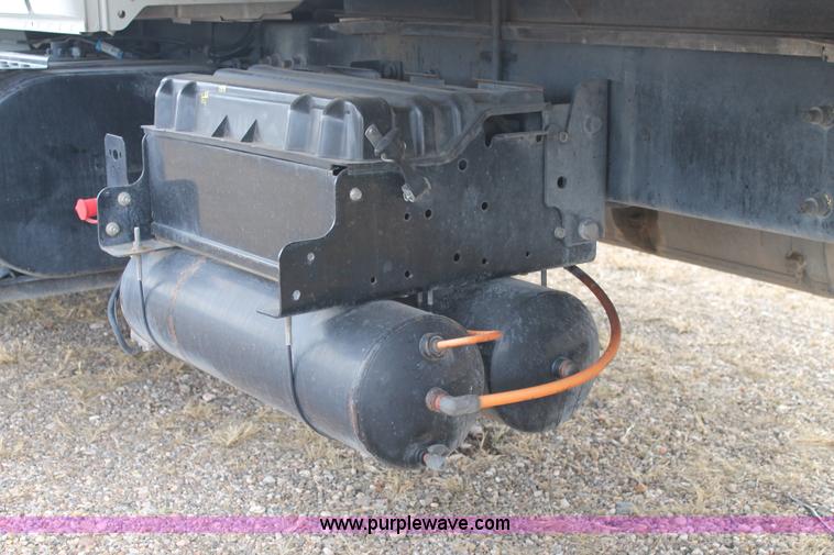 image for item H1654 2006 International DuraStar 4300 box truck