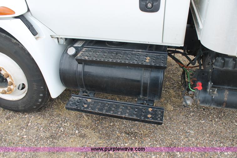 image for item H1654 2006 International DuraStar 4300 box truck