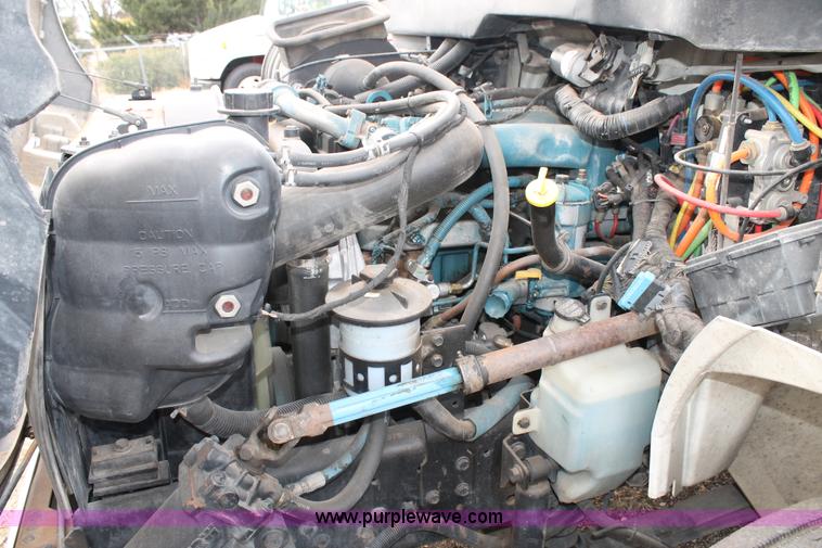 image for item H1654 2006 International DuraStar 4300 box truck