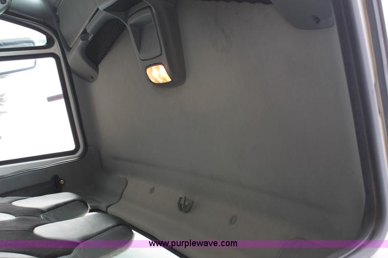 image for item H1654 2006 International DuraStar 4300 box truck