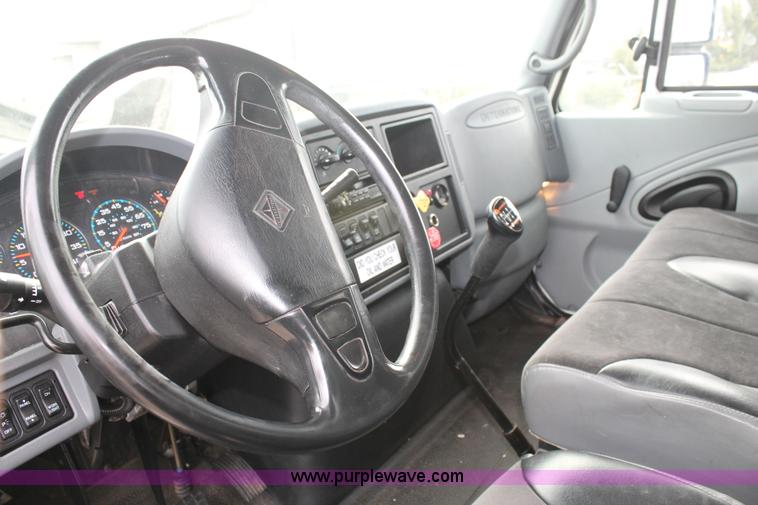 image for item H1654 2006 International DuraStar 4300 box truck