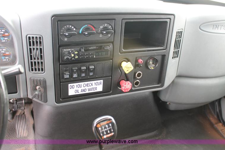 image for item H1654 2006 International DuraStar 4300 box truck