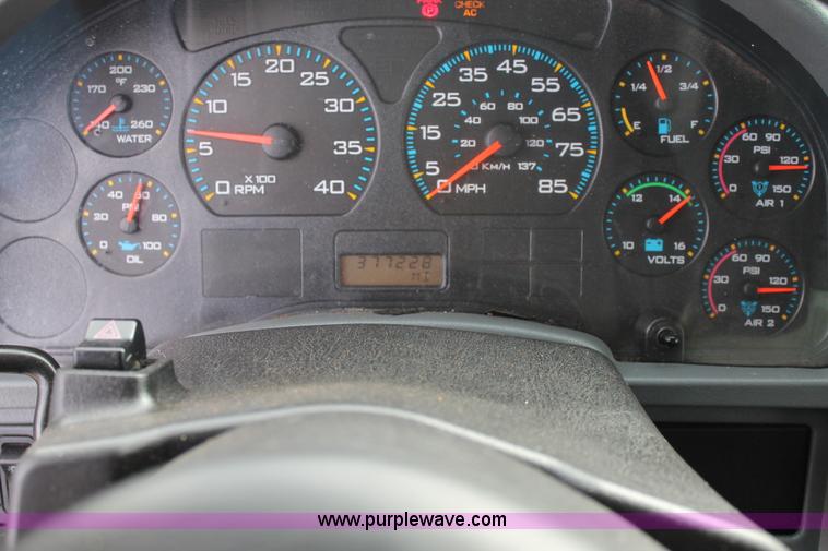 image for item H1654 2006 International DuraStar 4300 box truck