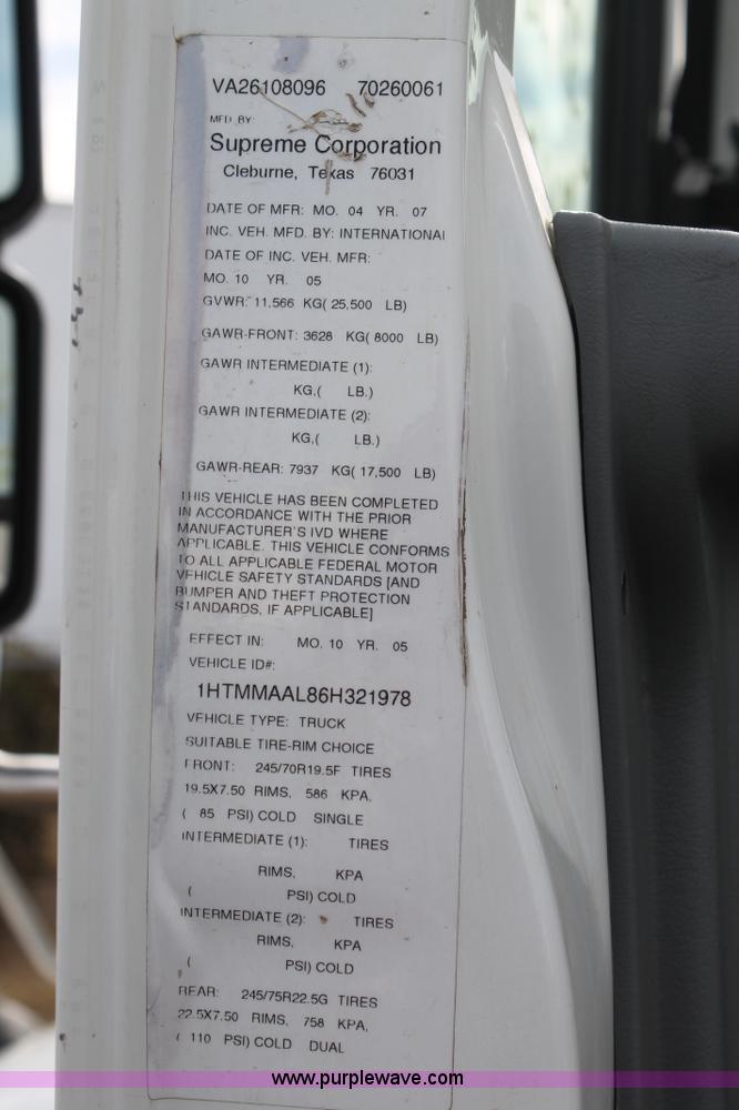 image for item H1654 2006 International DuraStar 4300 box truck