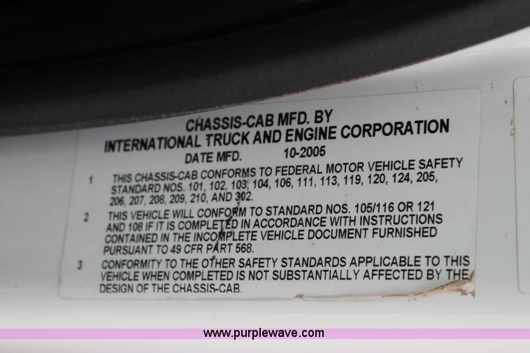 image for item H1654 2006 International DuraStar 4300 box truck