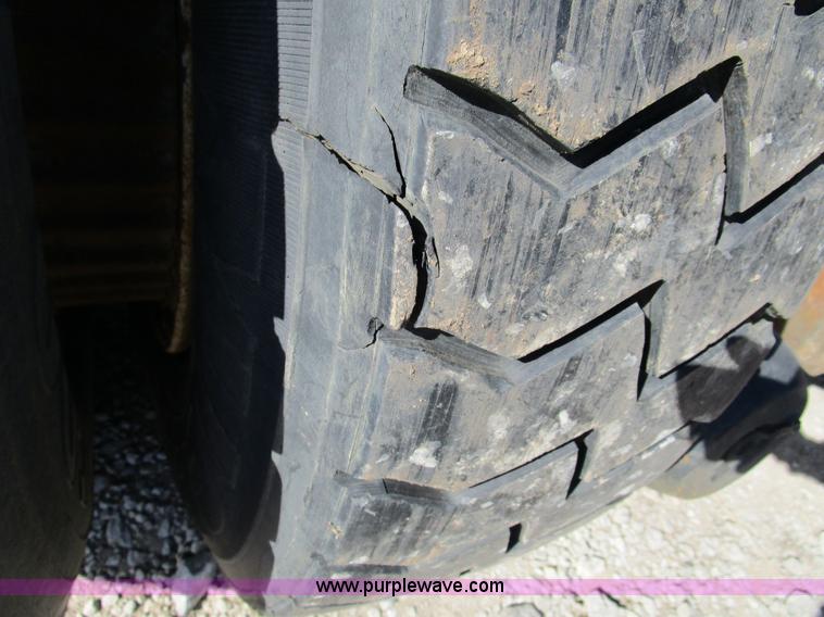 image for item H3433 1995 Ford L9000 truck cab and chassis