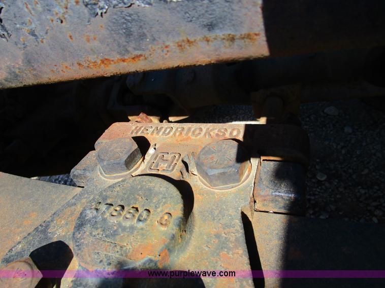 image for item H3433 1995 Ford L9000 truck cab and chassis