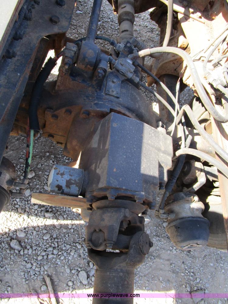 image for item H3433 1995 Ford L9000 truck cab and chassis