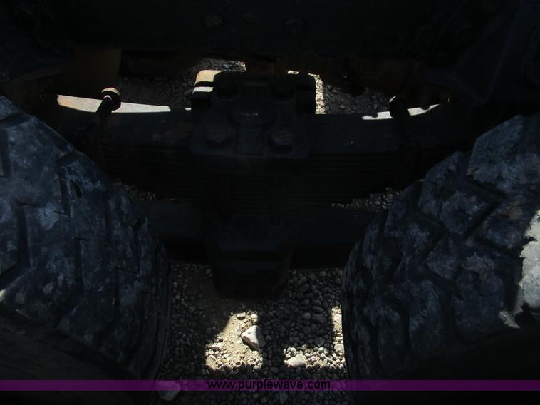 image for item H3433 1995 Ford L9000 truck cab and chassis