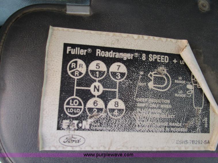 image for item H3433 1995 Ford L9000 truck cab and chassis