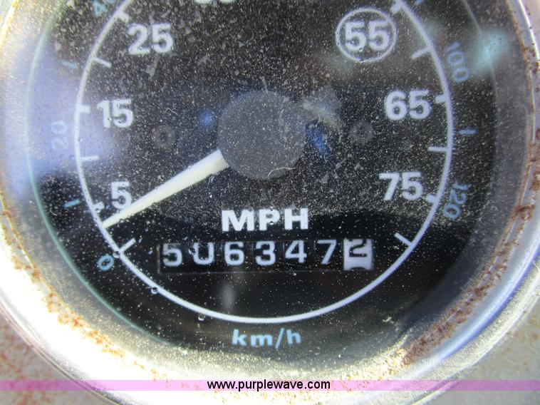 image for item H3433 1995 Ford L9000 truck cab and chassis