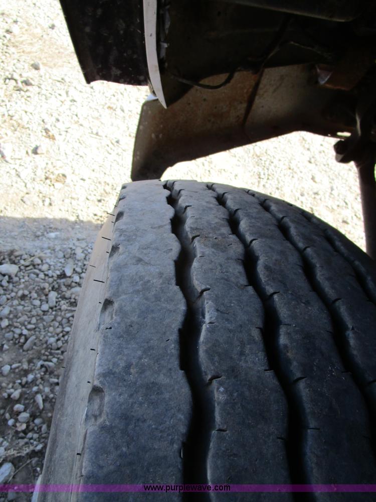 image for item H3433 1995 Ford L9000 truck cab and chassis