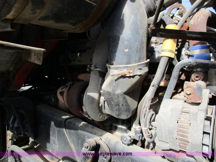 image for item H3433 1995 Ford L9000 truck cab and chassis