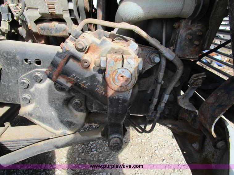 image for item H3433 1995 Ford L9000 truck cab and chassis