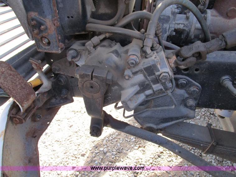 image for item H3433 1995 Ford L9000 truck cab and chassis