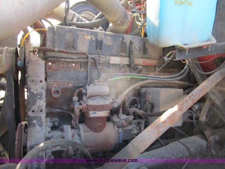 image for item H3433 1995 Ford L9000 truck cab and chassis