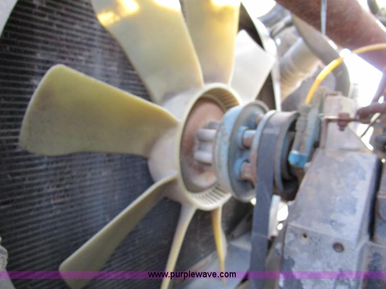 image for item H3433 1995 Ford L9000 truck cab and chassis